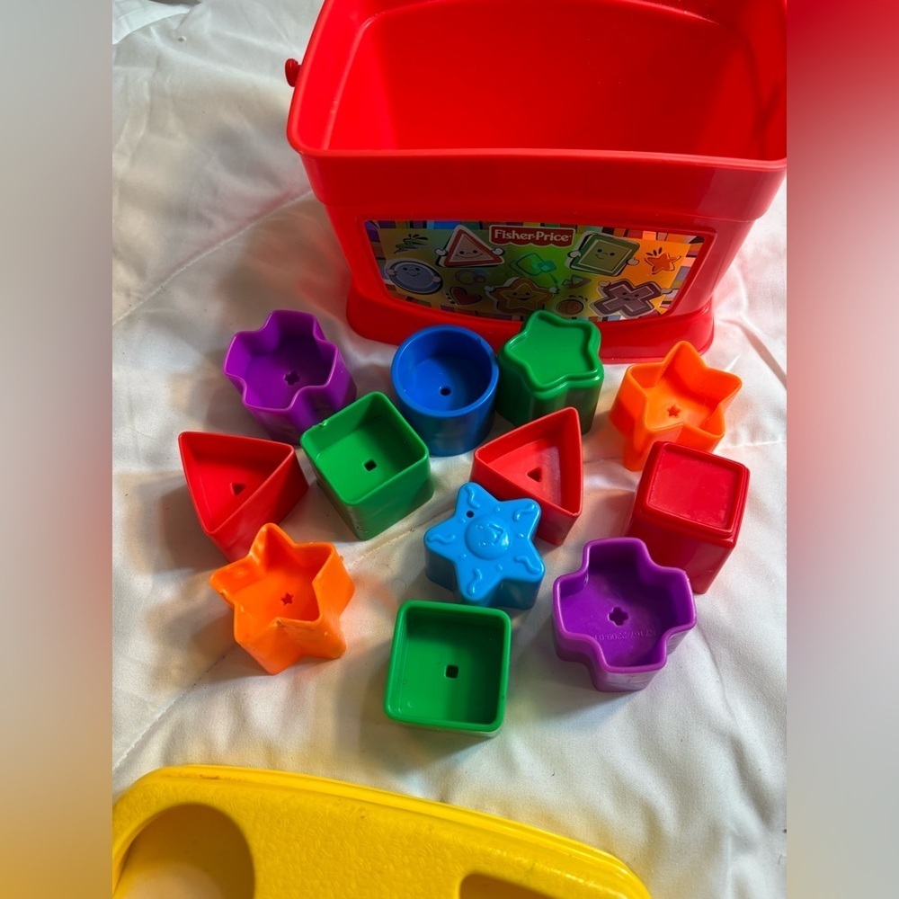 Fisher-Price Bright Red and Yellow Shape Sorter baby toddler toy - Picture 2 of 3